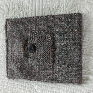Knitted tablet sleeve